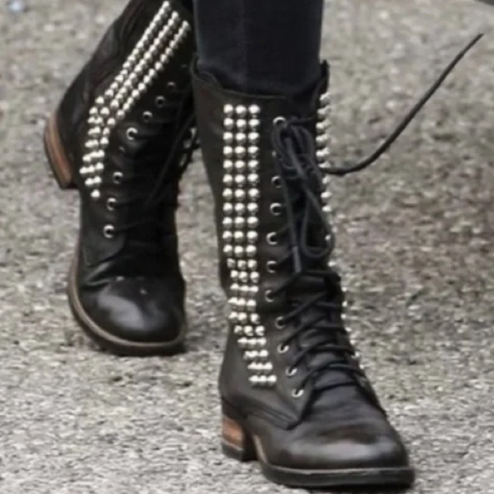 ISO Steve Madden Tropador Boots